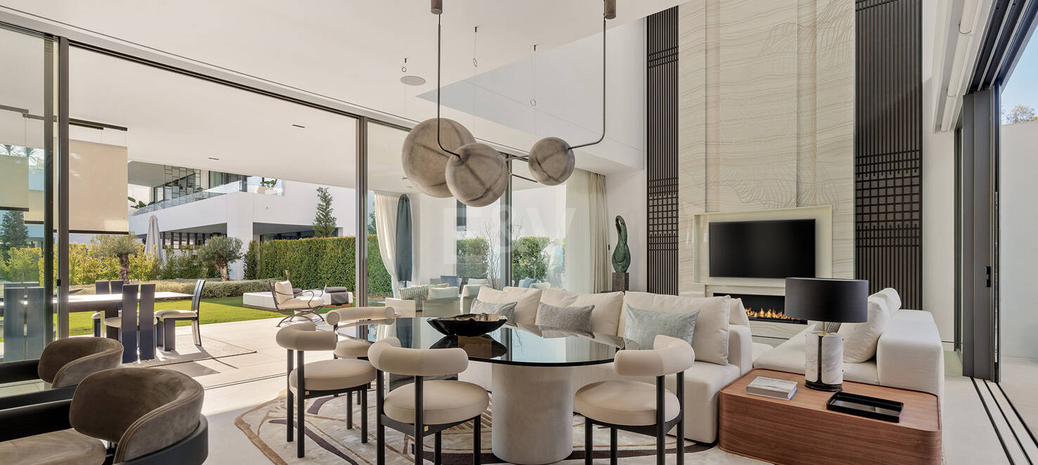 Sophisticated Contemporary Villas on the Golden Mile