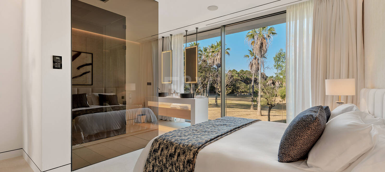 Sophisticated Contemporary Villas on the Golden Mile