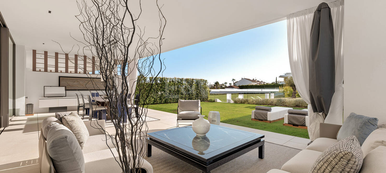 Sophisticated Contemporary Villas on the Golden Mile