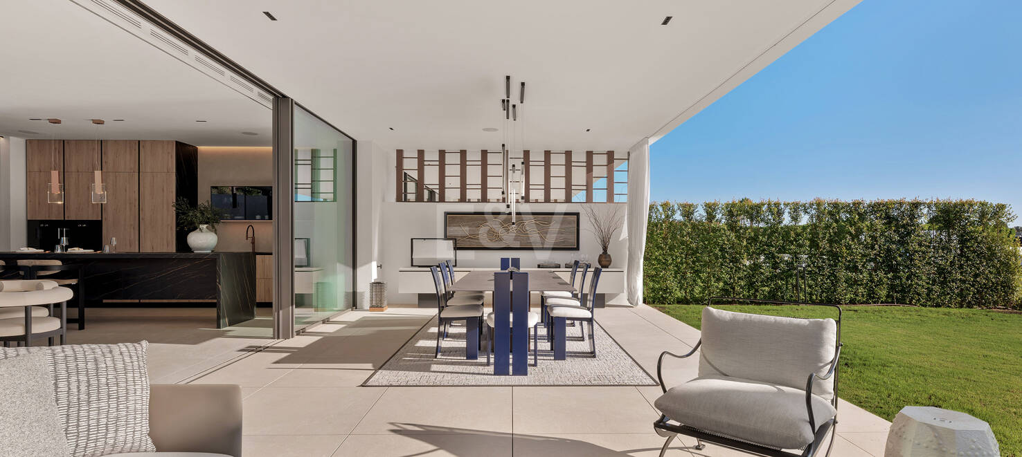 Sophisticated Contemporary Villas on the Golden Mile