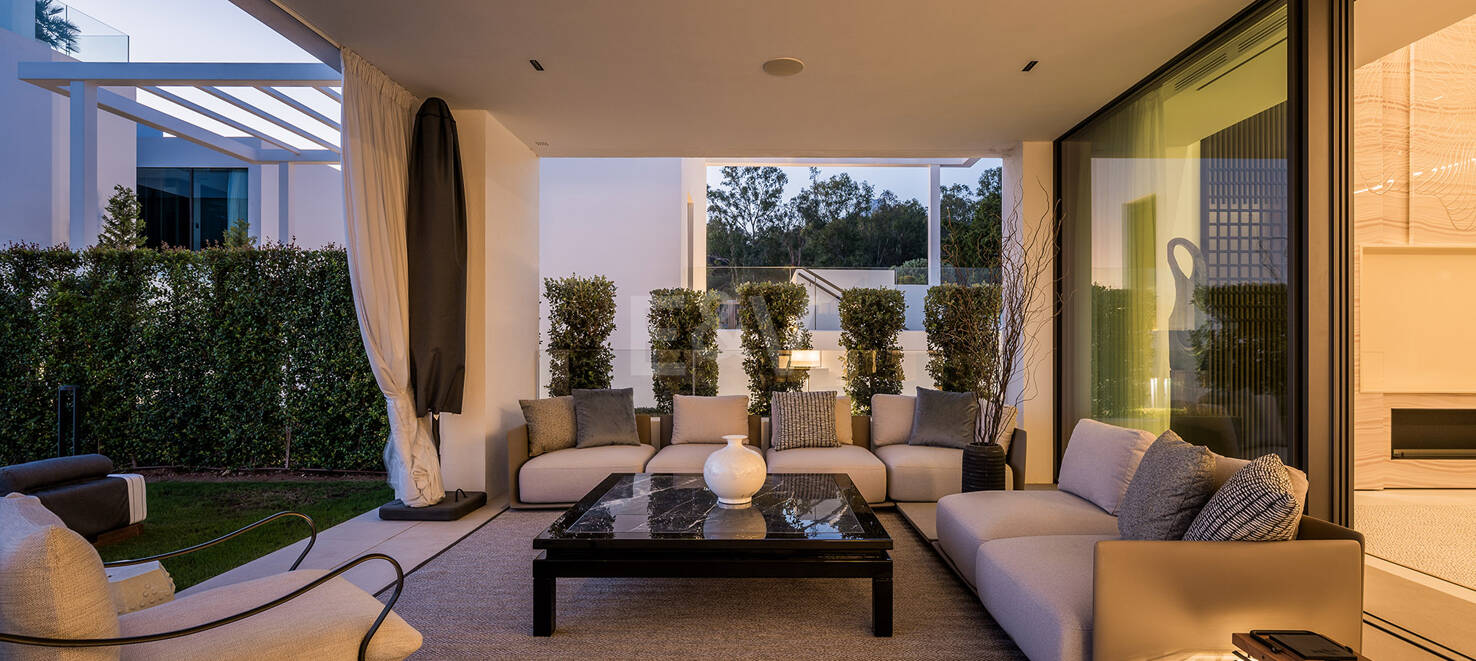 Sophisticated Contemporary Villas on the Golden Mile