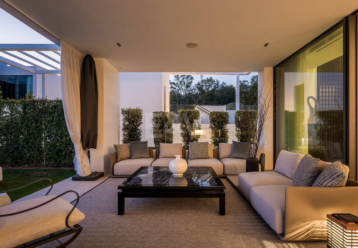 Anspruchsvolle moderne Design-Villen auf der Goldenen Meile