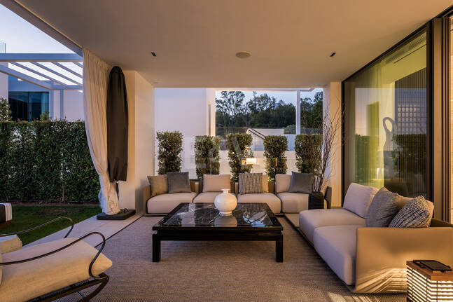 Anspruchsvolle moderne Design-Villen auf der Goldenen Meile