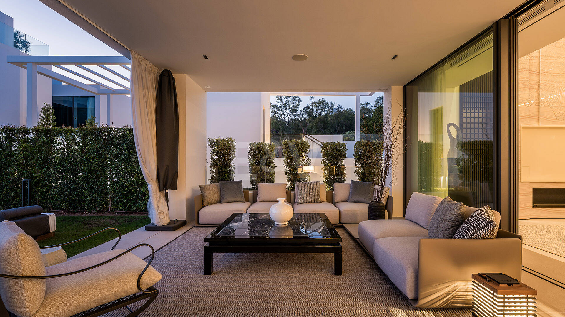 Anspruchsvolle moderne Design-Villen auf der Goldenen Meile