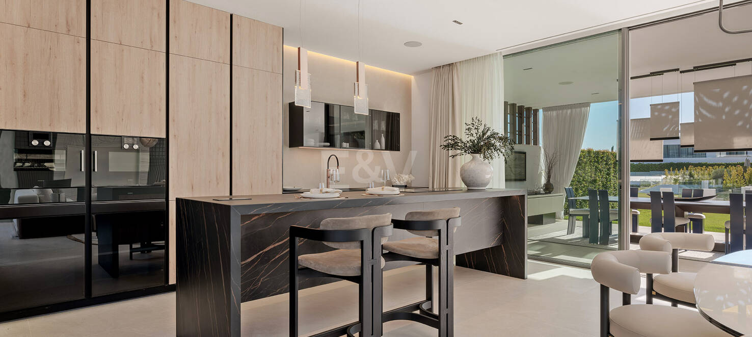 Sophisticated Contemporary Villas on the Golden Mile