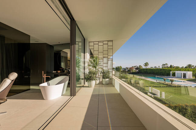 Anspruchsvolle moderne Design-Villen auf der Goldenen Meile