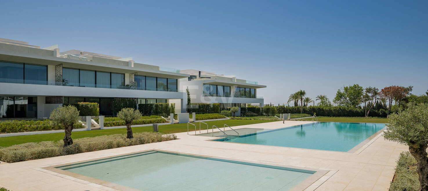 Sophisticated Contemporary Villas on the Golden Mile