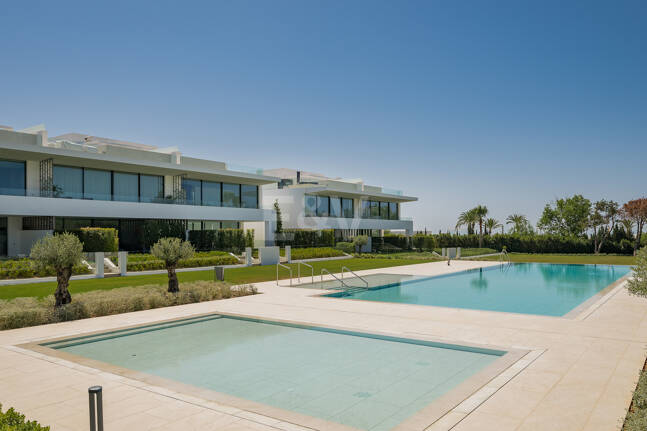 Anspruchsvolle moderne Design-Villen auf der Goldenen Meile