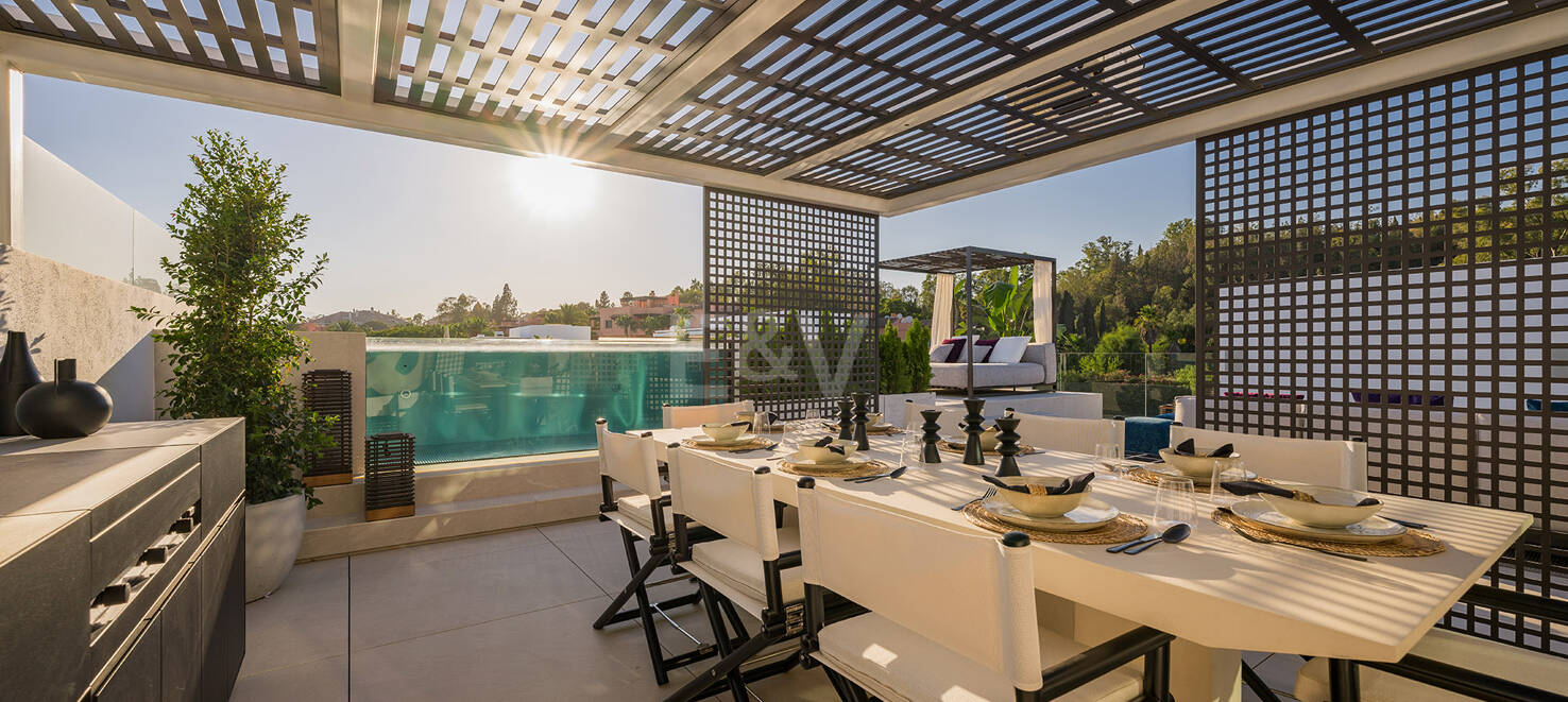 Sophisticated Contemporary Villas on the Golden Mile