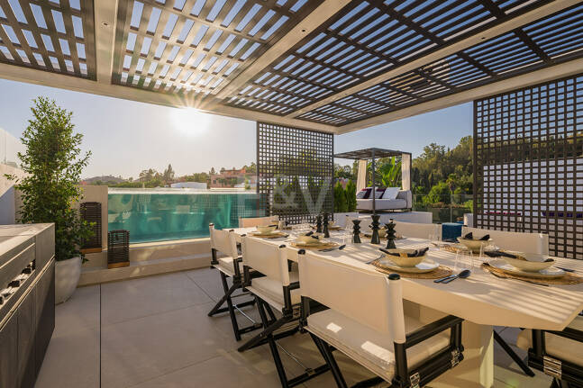 Anspruchsvolle moderne Design-Villen auf der Goldenen Meile