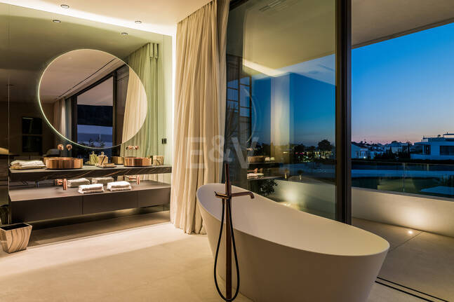 Anspruchsvolle moderne Design-Villen auf der Goldenen Meile