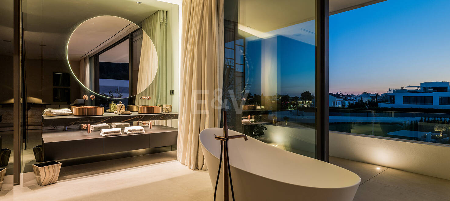 Sophisticated Contemporary Villas on the Golden Mile
