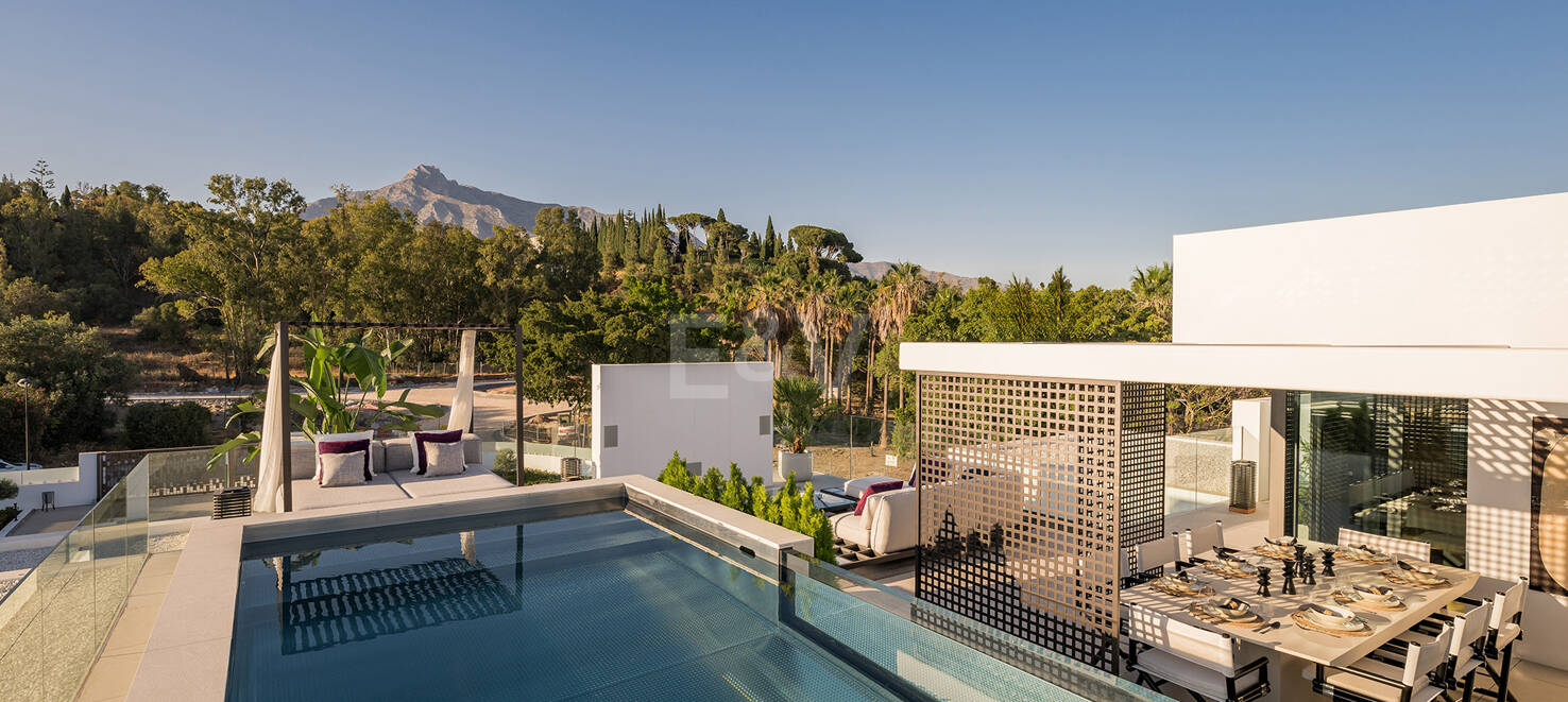 Sophisticated Contemporary Villas on the Golden Mile