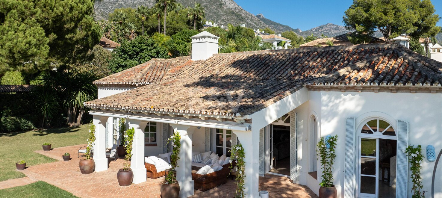 Eine zeitlose elegante Villa, eingebettet entlang der ikonischen Goldenen Meile