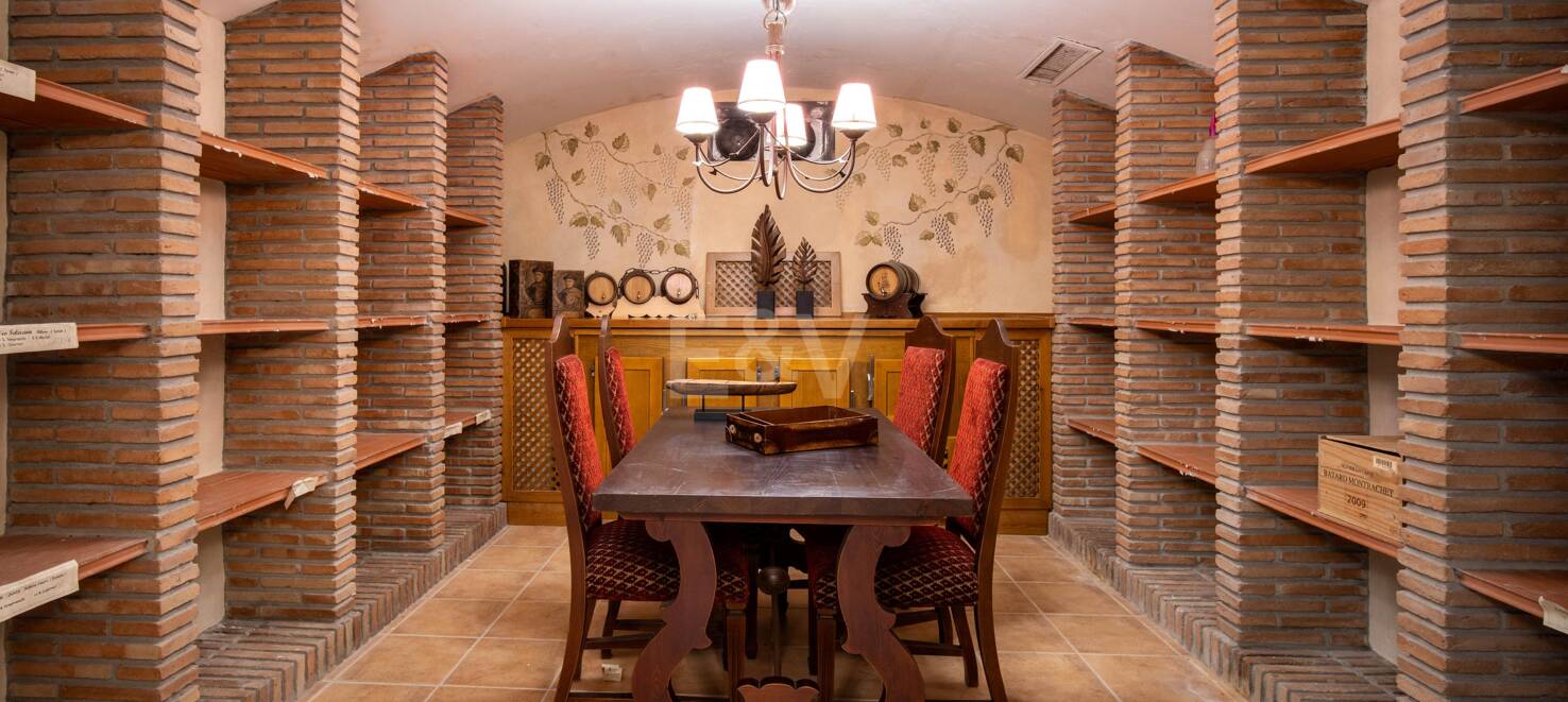 Elegante y atemporal villa ubicada en la icónica Milla de Oro