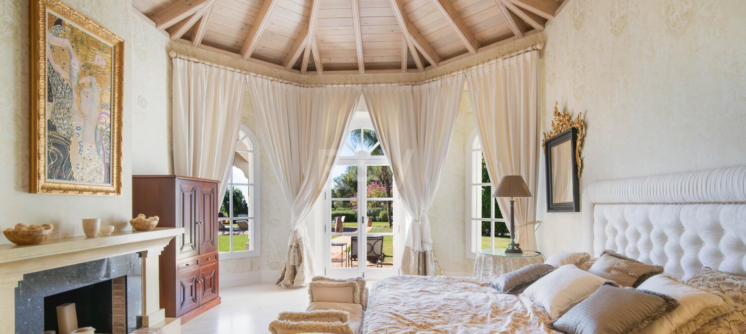 Eine zeitlose elegante Villa, eingebettet entlang der ikonischen Goldenen Meile