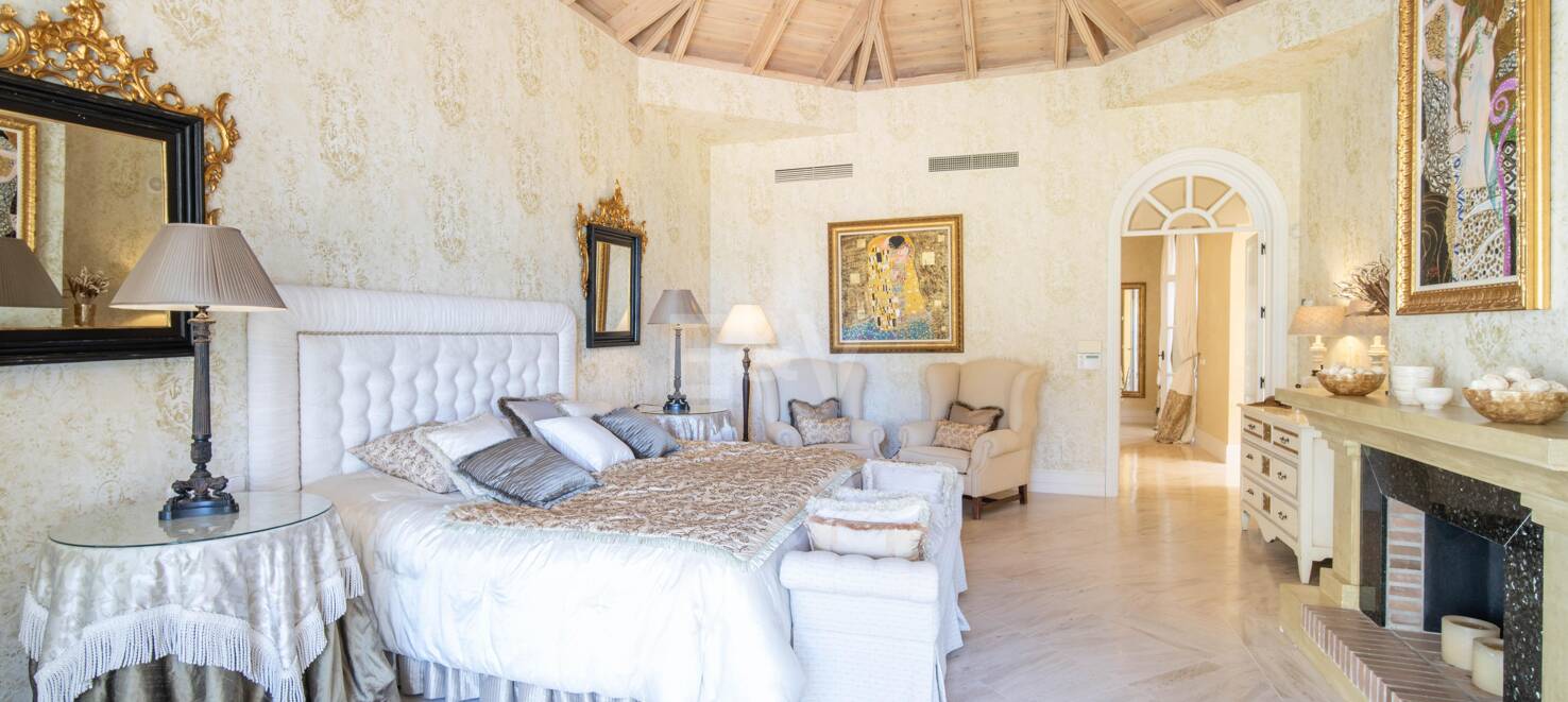 Elegante y atemporal villa ubicada en la icónica Milla de Oro