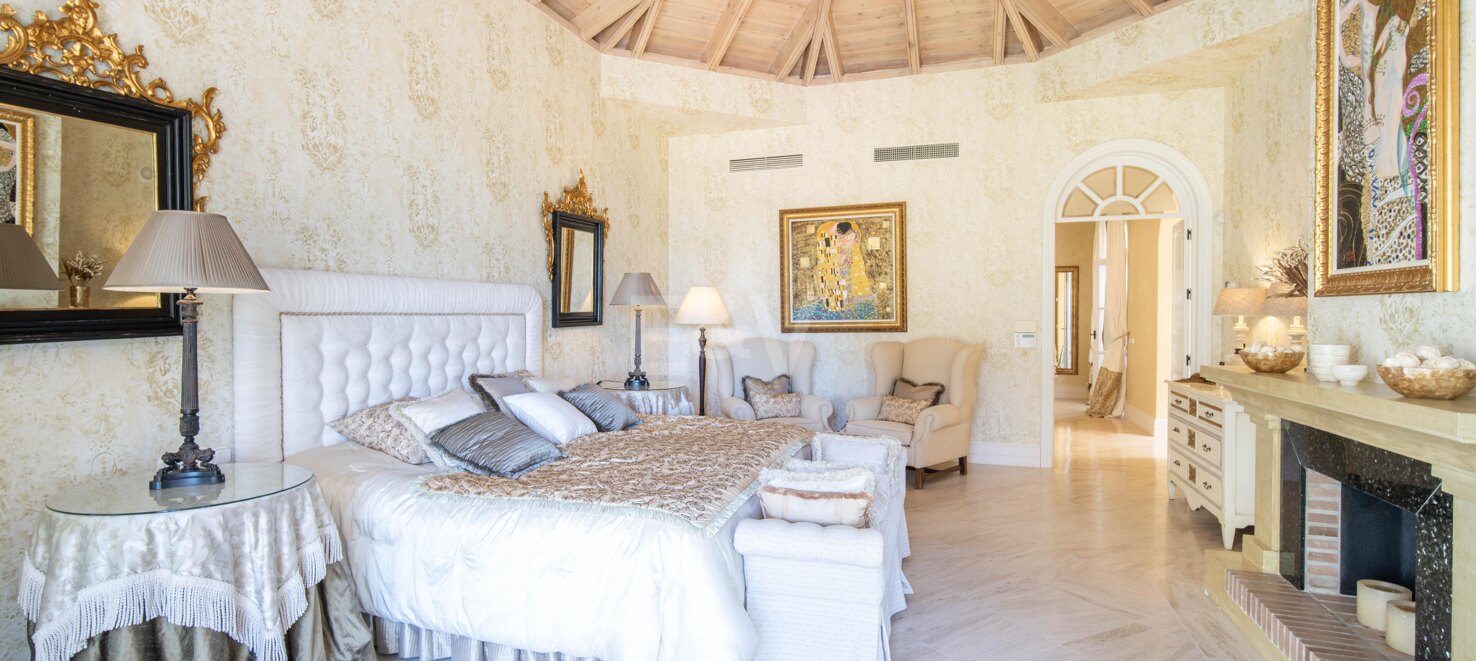 Eine zeitlose elegante Villa, eingebettet entlang der ikonischen Goldenen Meile