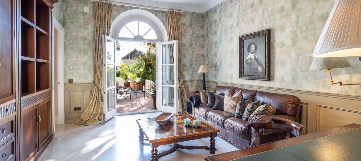 Eine zeitlose elegante Villa, eingebettet entlang der ikonischen Goldenen Meile
