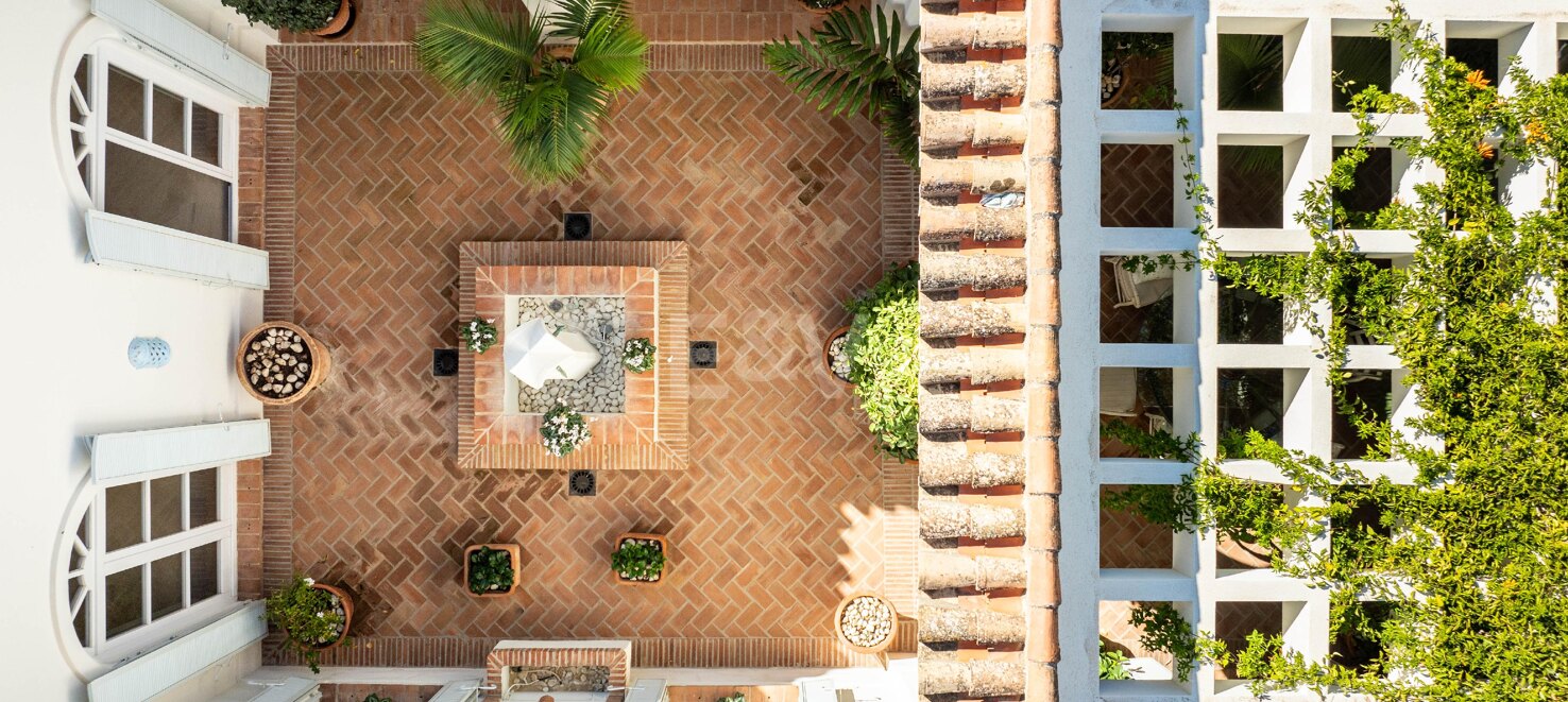Eine zeitlose elegante Villa, eingebettet entlang der ikonischen Goldenen Meile