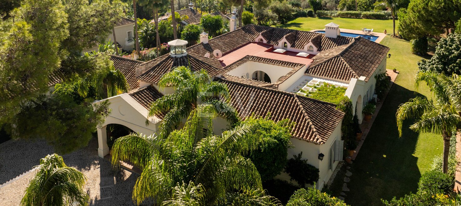 Eine zeitlose elegante Villa, eingebettet entlang der ikonischen Goldenen Meile