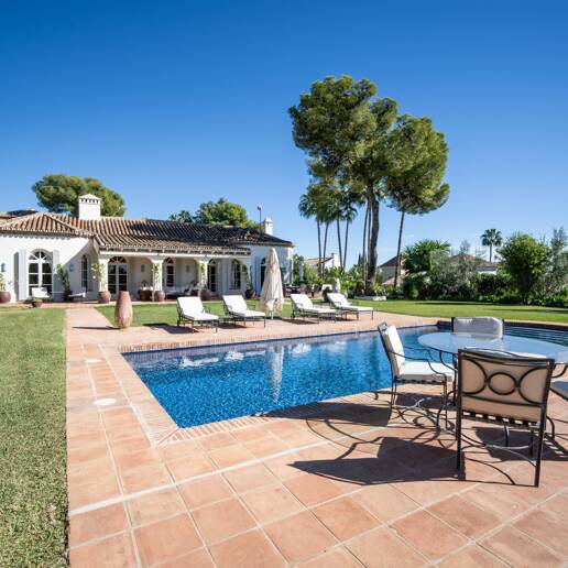 Elegante y atemporal villa ubicada en la icónica Milla de Oro