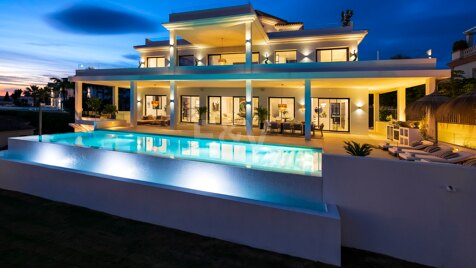 Architectural masterpiece in Los Flamingos Golf with panoramic seaviews