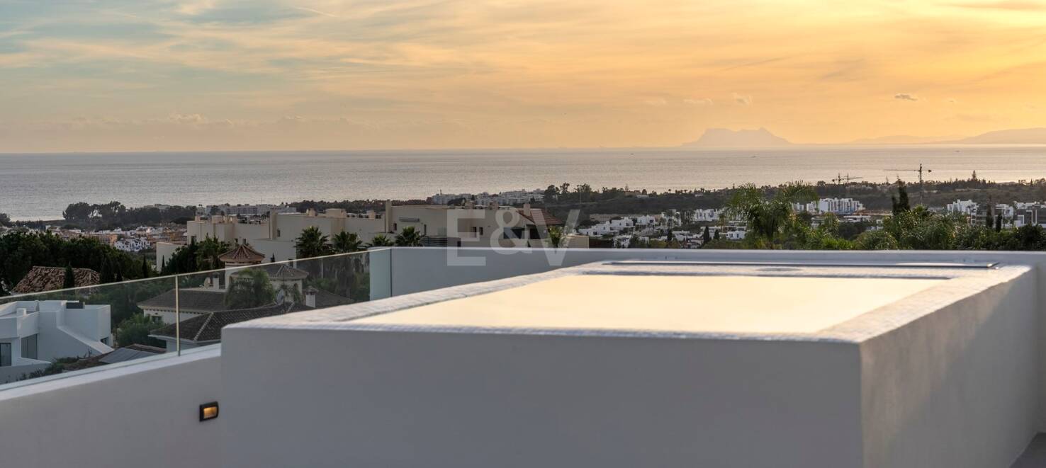 Arkitektur mästerverk i Los Flamingos Golf med panoramautsikter