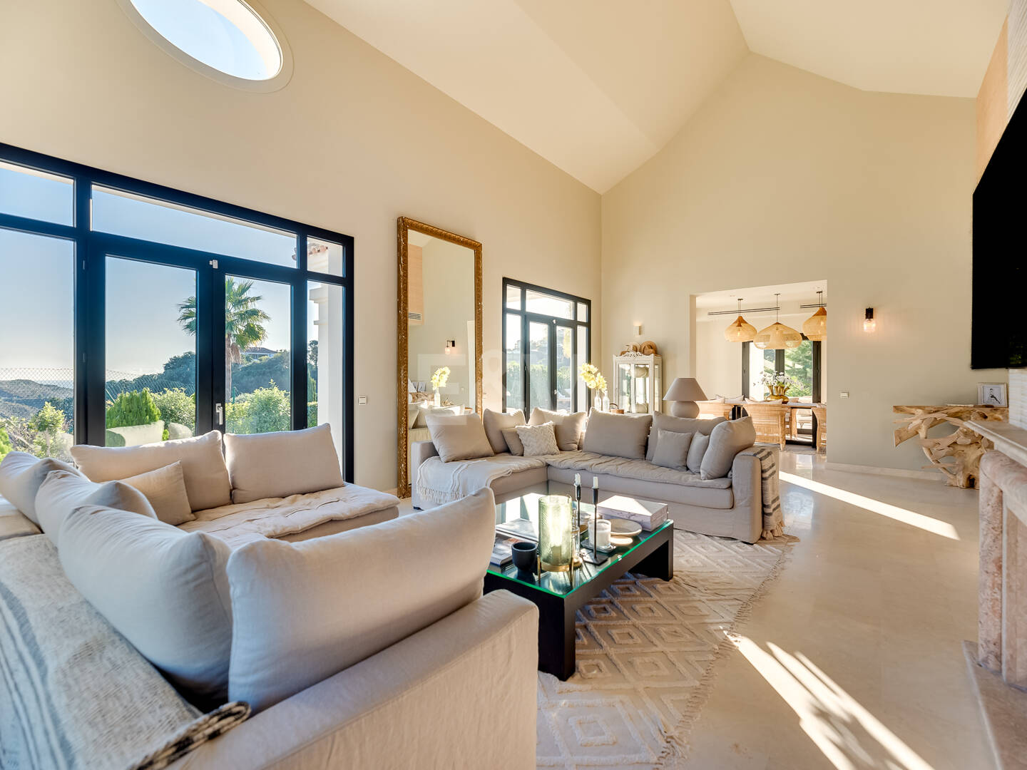 Exceptional villa with awe-inspiring views