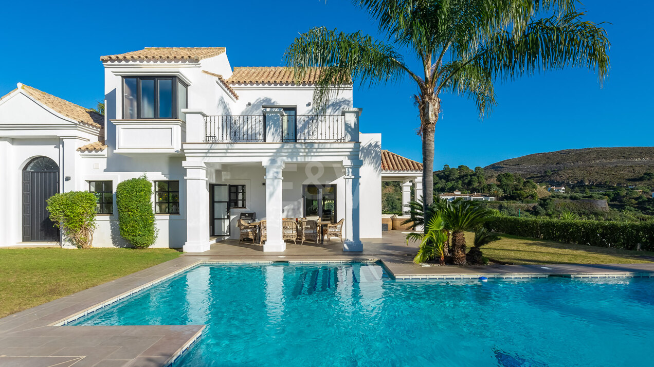 Exceptional villa with awe-inspiring views in Marbella Club Golf Resort