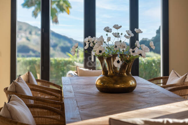 Exceptional villa with awe-inspiring views