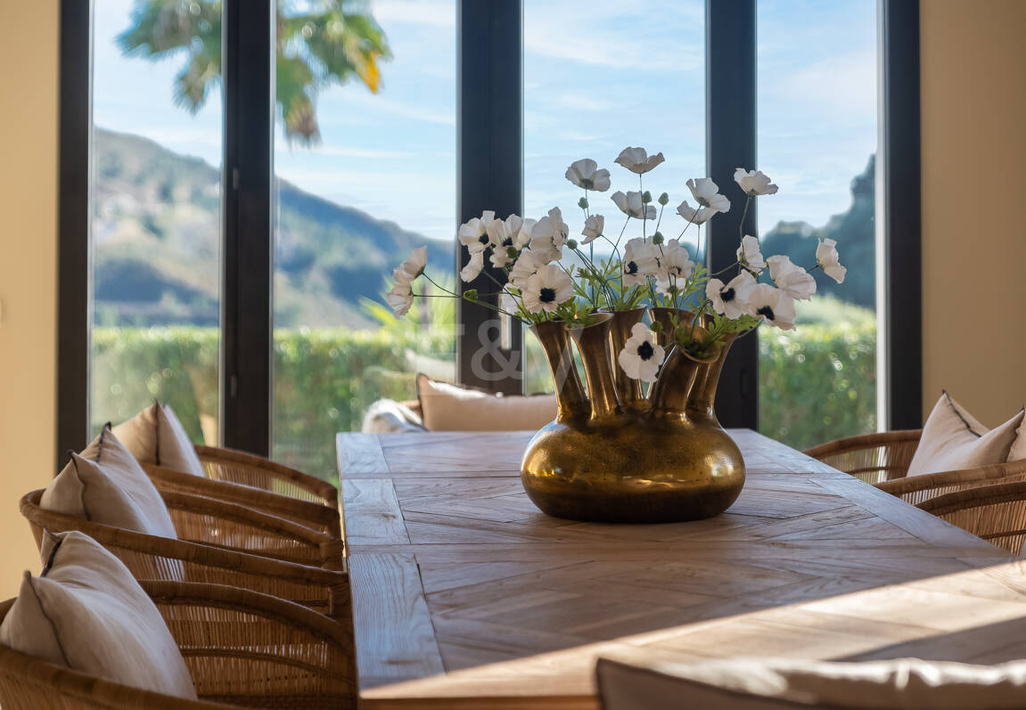 Exceptional villa with awe-inspiring views