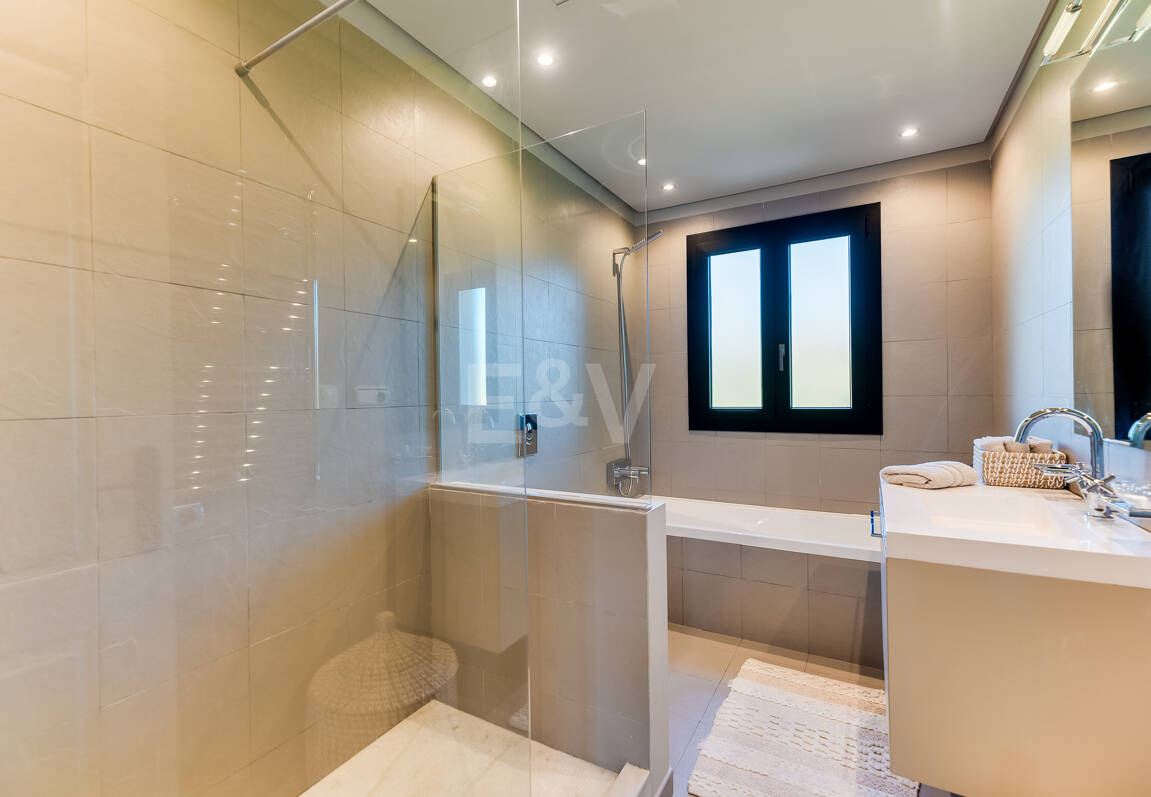 Exceptional villa with awe-inspiring views