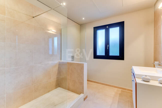 Exceptional villa with awe-inspiring views