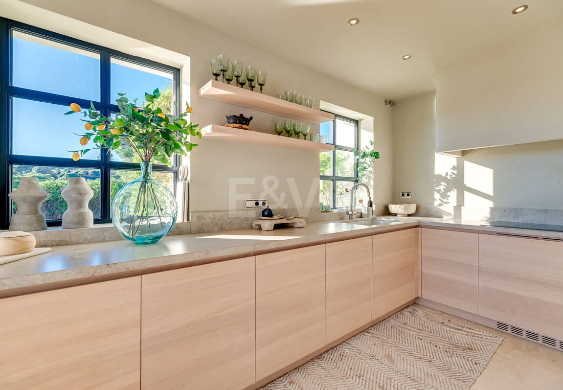 Exceptional villa with awe-inspiring views