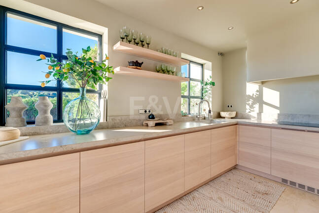 Exceptional villa with awe-inspiring views