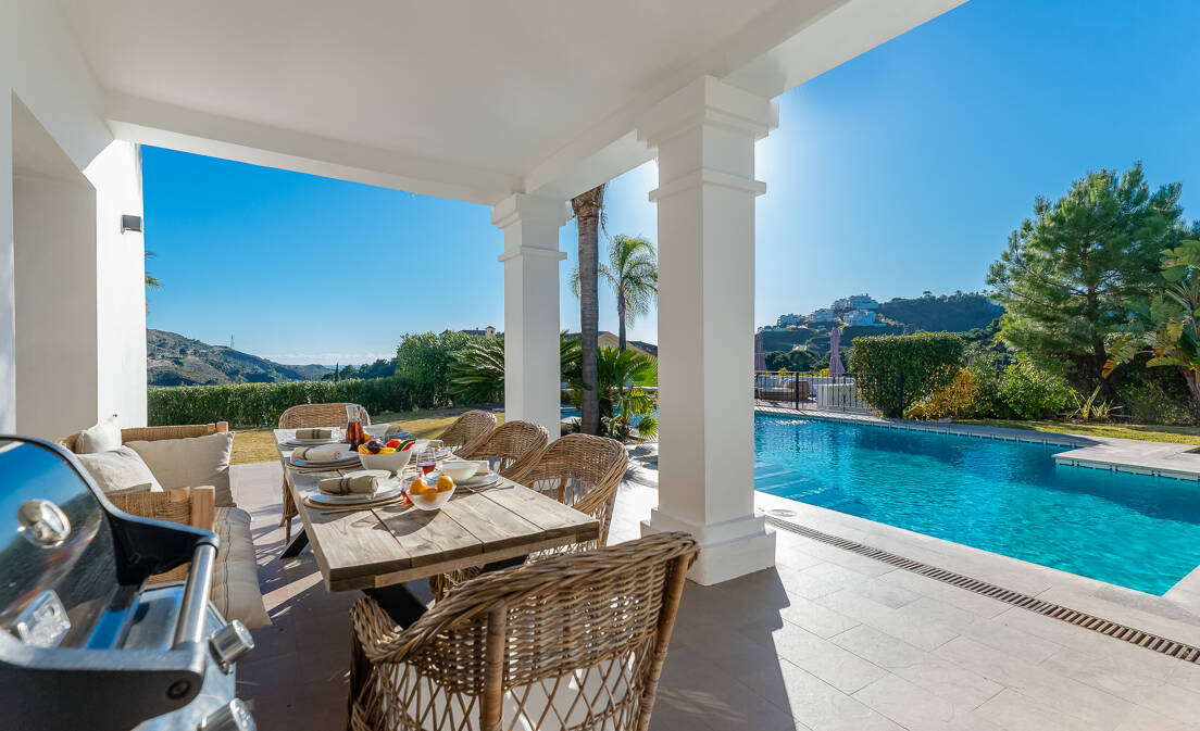 Denna andalusiska sytle villa ligger i den prestigefyllda Marbella Club Golf Resort. Det ligger bland bergen i Benahavís, en 15...