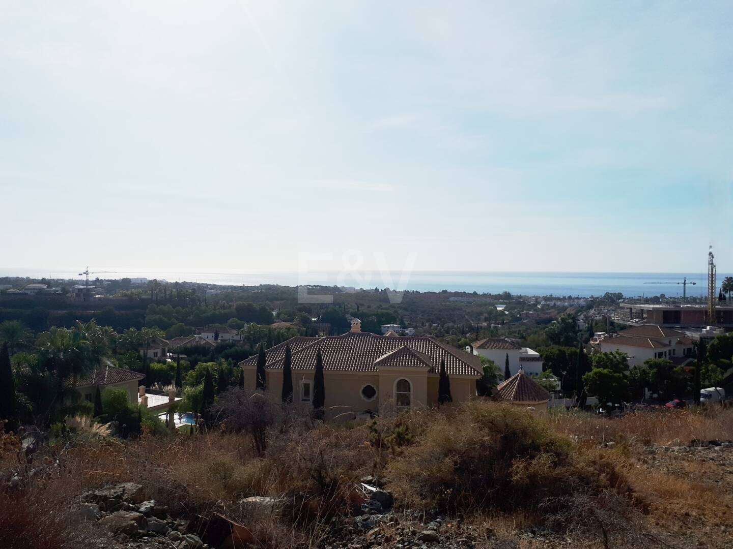 Gran terreno en Los Flamingos Golf con vistas panorámicas al mar