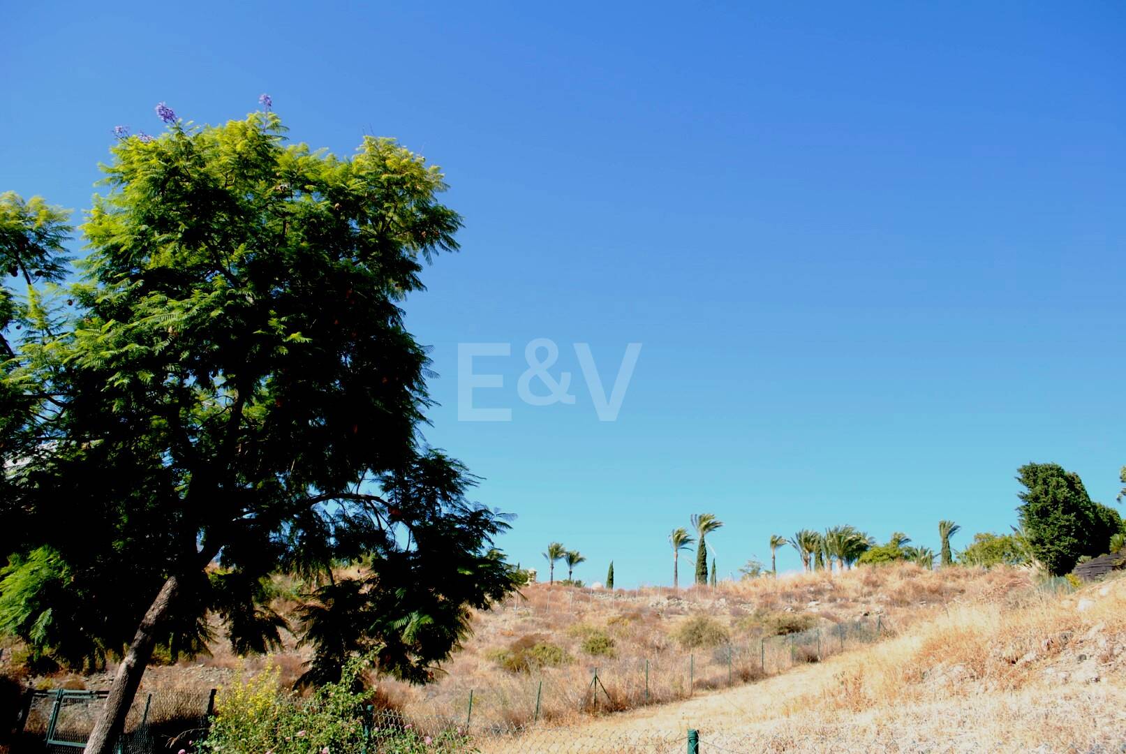 Gran terreno en Los Flamingos Golf con vistas panorámicas al mar