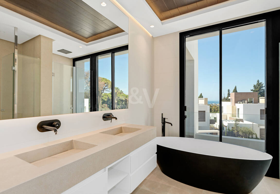 Exquisite Villa with Stunning Views in La Fuente on the Golden Mile