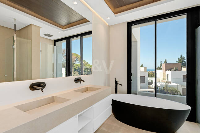 Exquisite Villa with Stunning Views in La Fuente on the Golden Mile