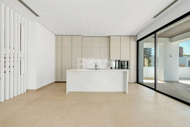 Exquisite Villa with Stunning Views in La Fuente on the Golden Mile