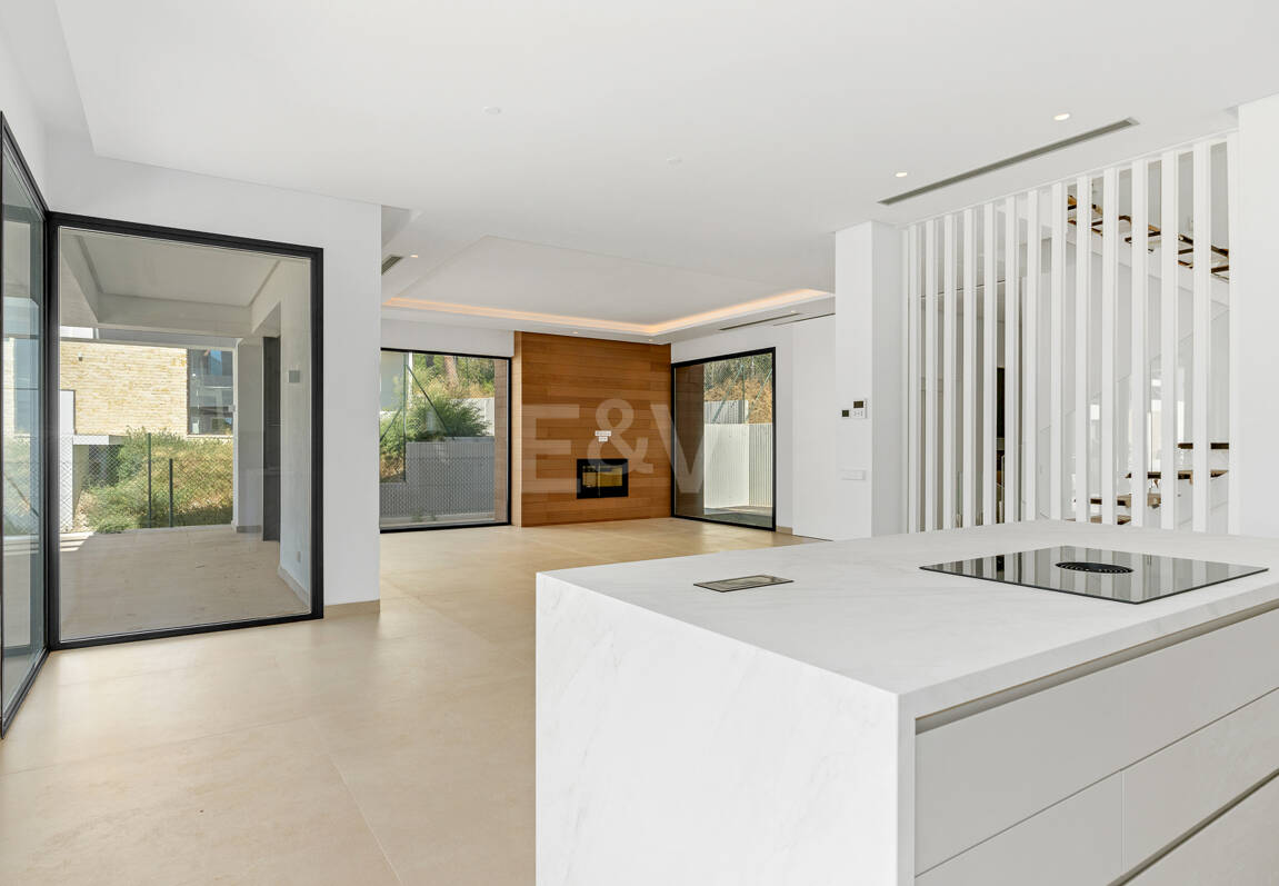 Exquisite Villa with Stunning Views in La Fuente on the Golden Mile