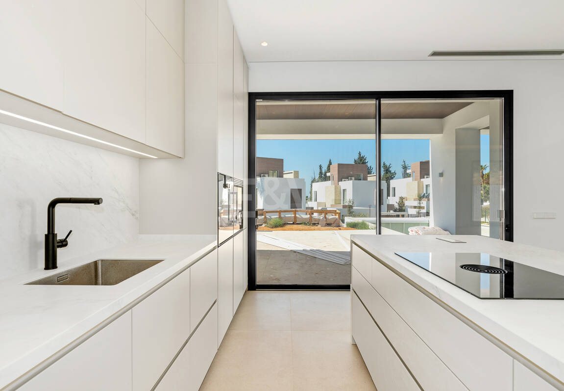 Exquisite Villa with Stunning Views in La Fuente on the Golden Mile