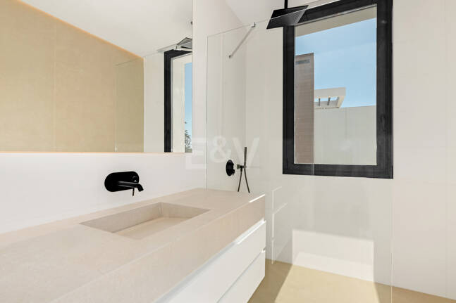 Exquisite Villa with Stunning Views in La Fuente on the Golden Mile