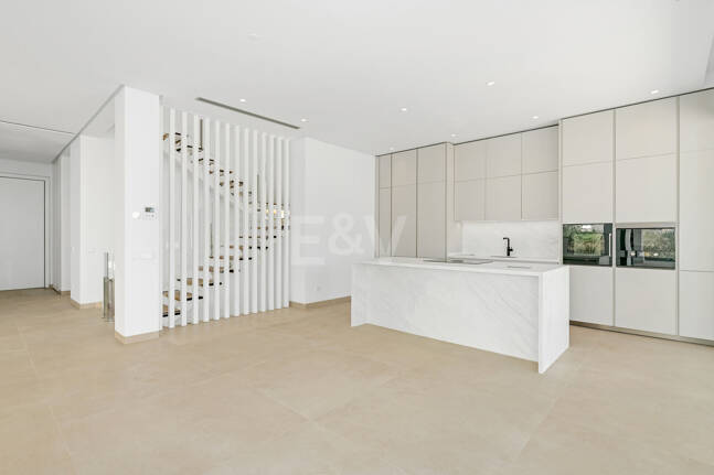 Exquisite Villa with Stunning Views in La Fuente on the Golden Mile