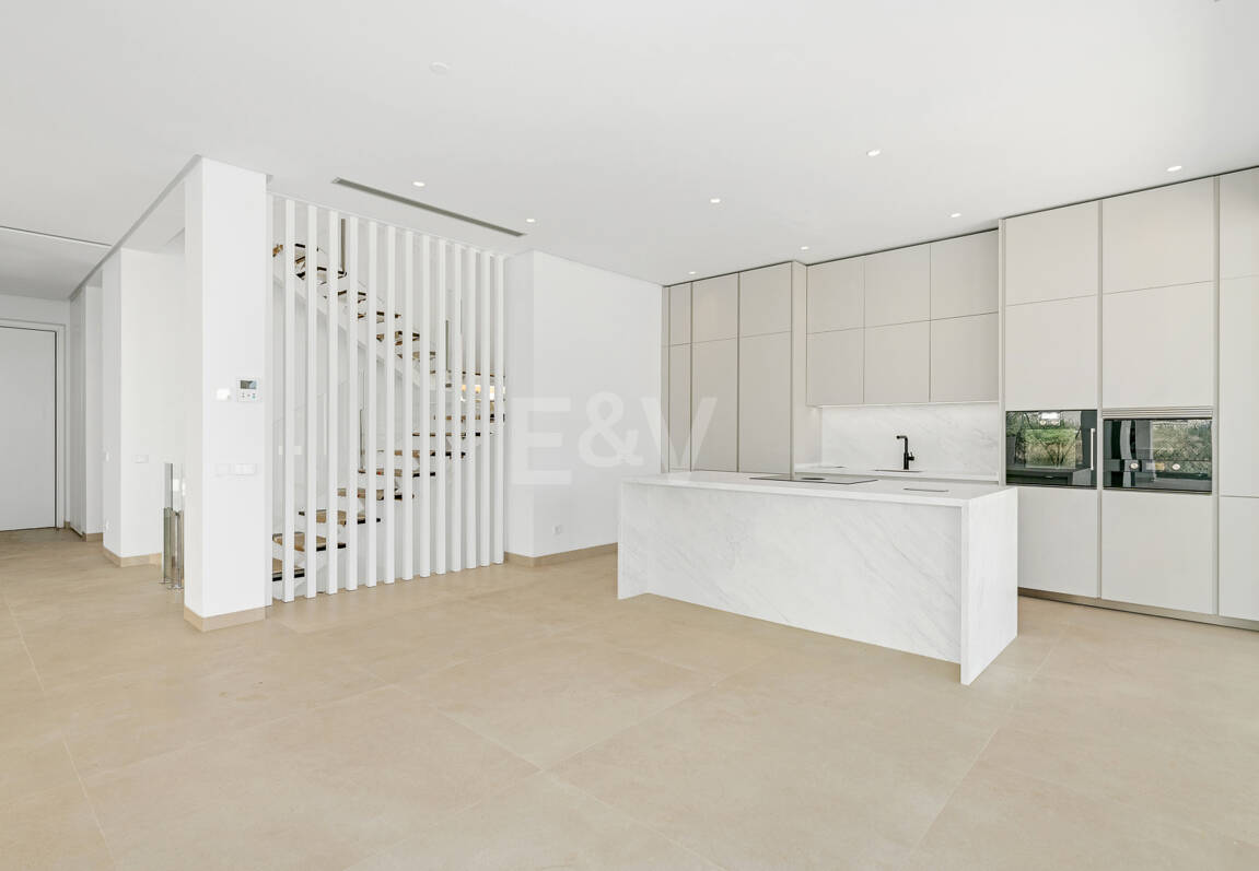 Exquisite Villa with Stunning Views in La Fuente on the Golden Mile