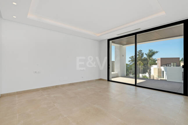 Exquisite Villa with Stunning Views in La Fuente on the Golden Mile