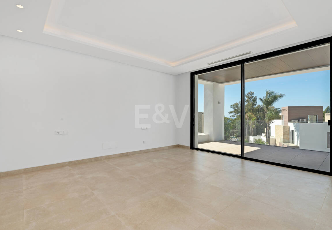 Exquisite Villa with Stunning Views in La Fuente on the Golden Mile