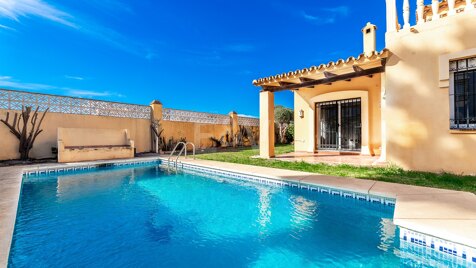 Encantadora villa de estilo andaluz a pocos pasos de la playa en San Pedro Alcántara